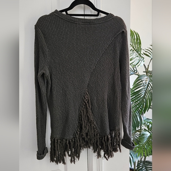 Anthropologie Eri + Ali Gray Fringe Hem Women's Sweater - Picture 3 of 6